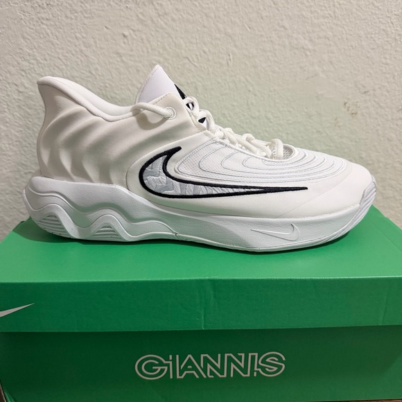 Nike Giannis Immortality 4 Men’s 11.5 White Black Basketball Shoes New - Picture 3 of 7